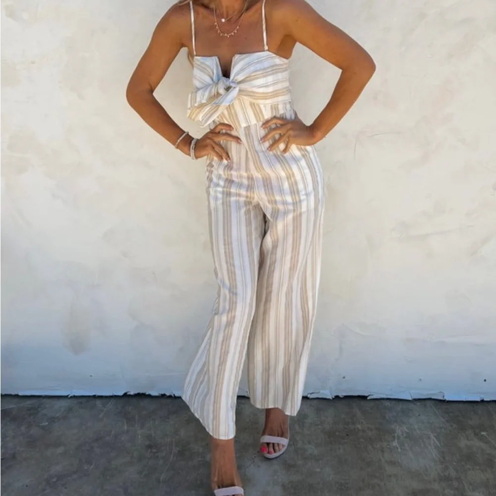 🔥Jumpsuit -beige striped bow detail cuteness🔥 - Picture 3 of 4